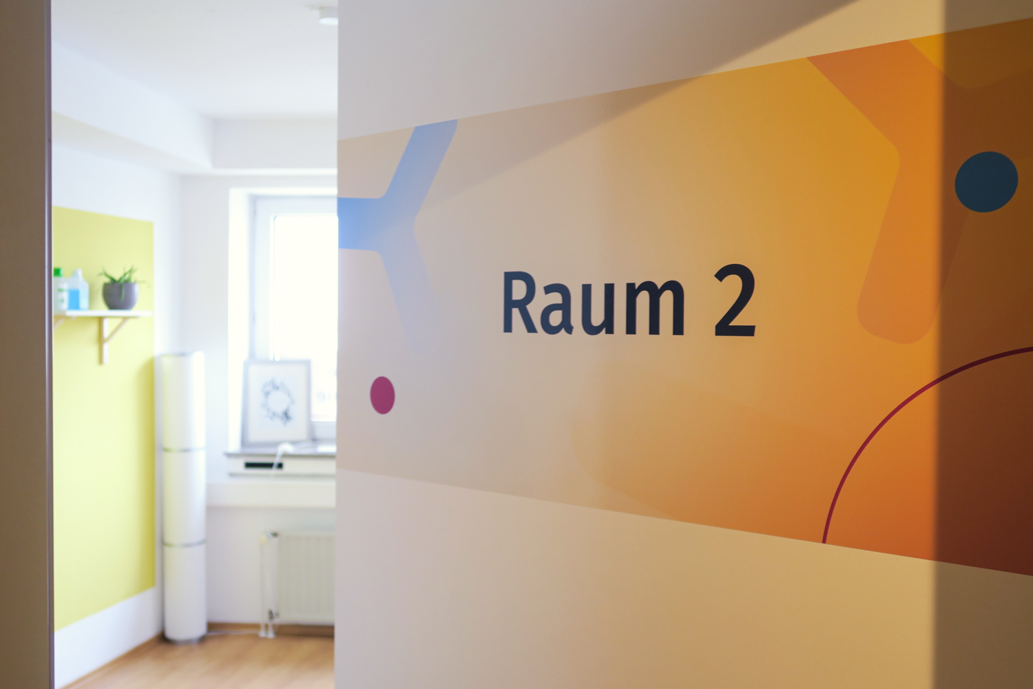 praxis-suedstadt-behandlungszimmer