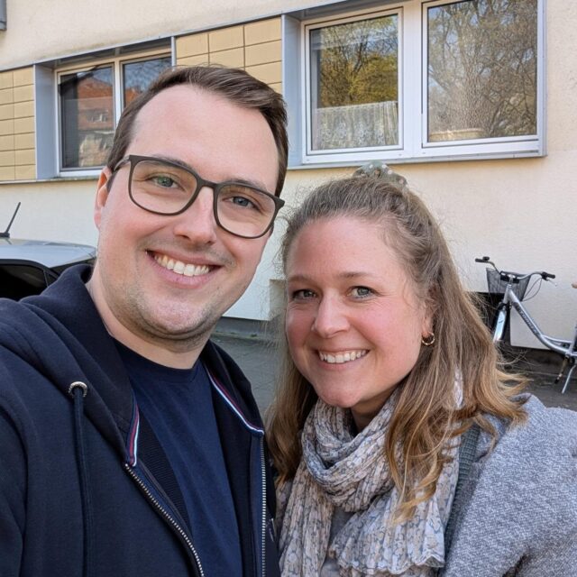 🔎👀 Dennis, unser Geschäftsführer, durfte letzte Woche eine von unseren Therapeutinnen begleiten, um einen tieferen Einblick in ihren Arbeitsalltag zu bekommen. Er wurde von Christina eingeladen, ihr bei einer Therapieeinheit über die Schulter zu schauen. Wir kommen damit noch mehr in den Austausch mit unseren Therapeuten und können ihre Arbeitsweisen und Bedürfnisse, aber auch Probleme, besser verstehen und Verbesserungspotential erkennen.

#ergotherapie #ergotherapiehannover #jobergotherapeut #jobhannover #ergotherapiepraxis